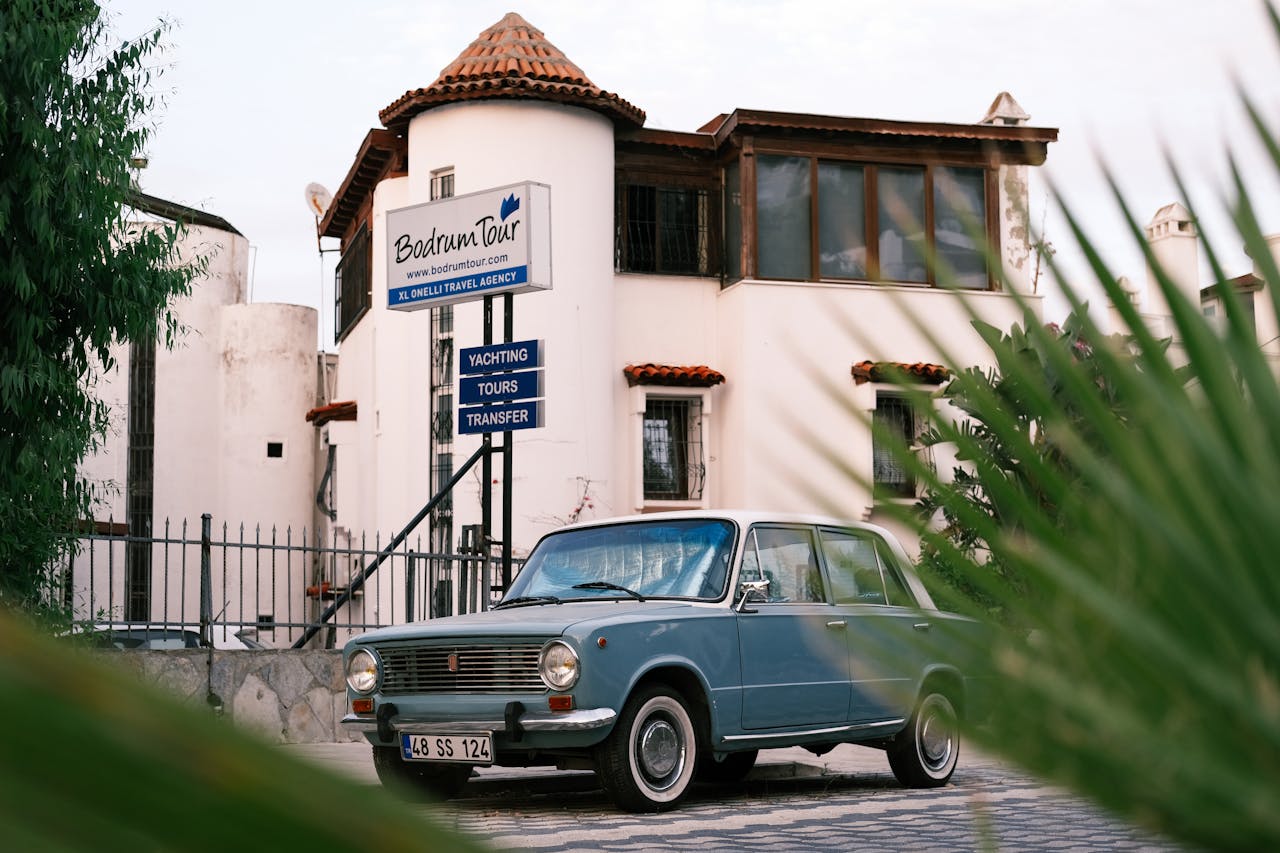 why-choose-us Classic car parked near Bodrum Tour Agency, showcasing retro automotive style.